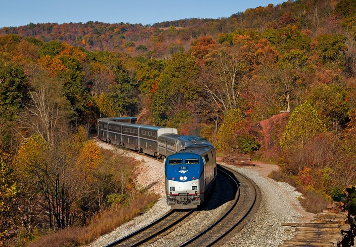 best train ride to view fall foliage in Illinois