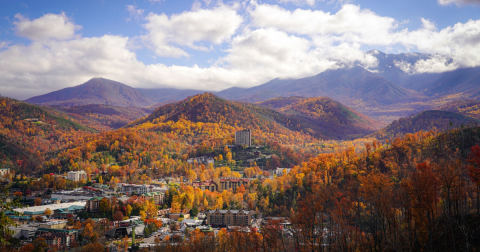 The Small Town In Tennessee That Comes Alive In The Fall Season