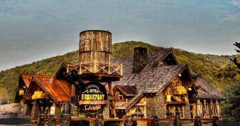 The Breakfast Dishes From Crockett's Breakfast Camp In Tennessee Are So Big, They Could Feed An Entire Family