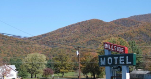 This Little-Known Scenic Spot In Virginia That Comes Alive With Color Come Fall