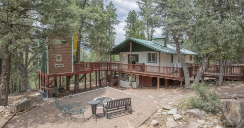 Sleep Among Towering Ponderosa Pines At This Wondrous Treehouse In Arizona