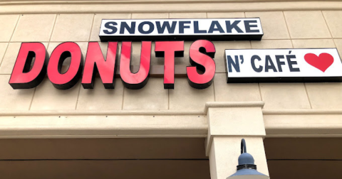 The Donuts From Robin's Snowflake Donuts & Cafe In Texas Are So Good, They Practically Melt In Your Mouth