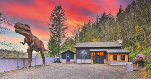 The Dinosaur-Themed Airbnb In Washington Is An Idyllic Getaway For Jurassic Park Fans Of All Ages