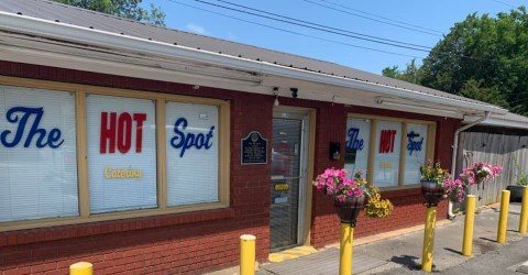 The Small-Town Diner Where Locals Catch Up Over Beefy Sandwiches And Loaded Hot Dogs