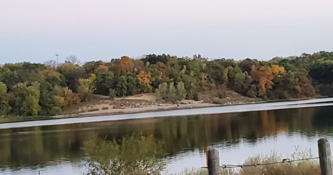 There Is An Enchanting Waterfront Trail In Kansas You Absolutely Must Hike