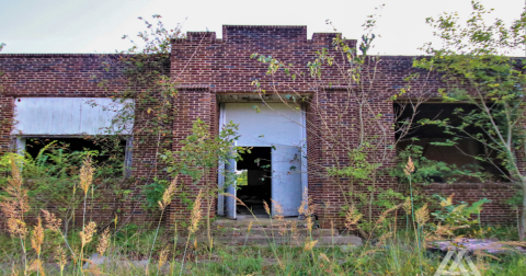 The Abandoned And Eerie Place In Oklahoma You Might Not Want To Visit After Dark