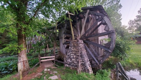 The Abandoned And Eerie Place In Arkansas You Might Not Want To Visit After Dark