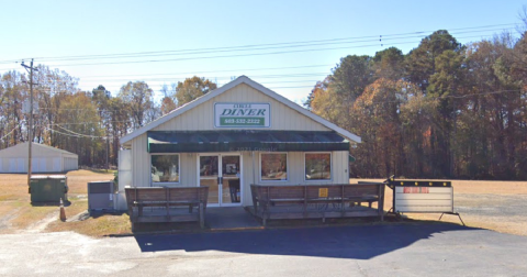 The Small-Town Diner Where Locals Catch Up Over Burgers And Fresh-Cut Fries