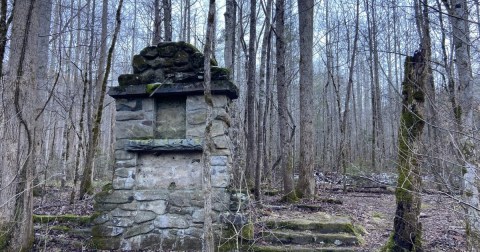 The Incredible Hike In Tennessee That Leads To A Fascinating Abandoned Settlement