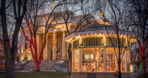 Even The Grinch Would Marvel At This Incredible Courthouse Lighting In Arizona