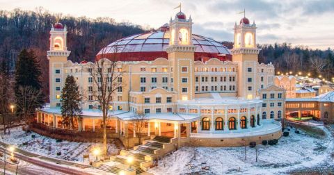 Even The Grinch Would Marvel At This Incredible Winter Getaway Wonderland In Indiana