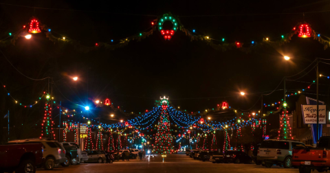 Even The Grinch Would Marvel At This Incredible Christmas Bazaar In Kansas