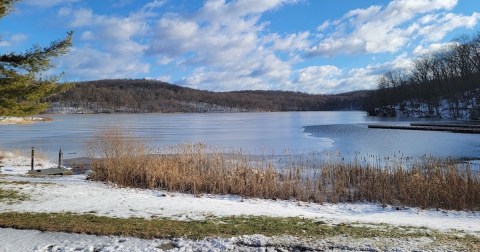 This Is Little-Known Lake Is Perfect For Easy Fishing, Boating, And Picnicking In New Jersey