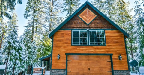 This Cozy Cabin Is The Best Home Base For Your Adventures In Northern California's Lassen Volcanic National Park