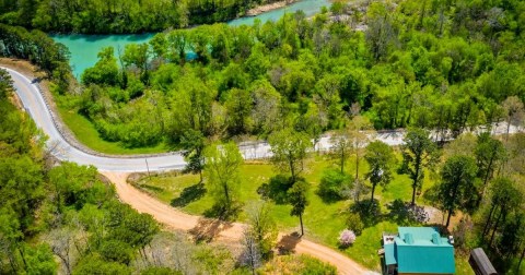 This Cozy Cabin Is The Best Home Base For Your Adventures In Arkansas' Ozark Plateau