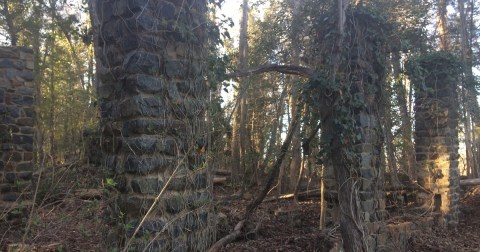 The Incredible Hike In South Carolina That Leads To A Fascinating Abandoned Mansion