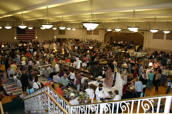 unique shopping market in Chicago, IL