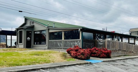 Chow Down At This Authentic BBQ Restaurant In Tennessee