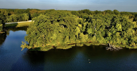 This Little-Known Lake Is Perfect For Easy Fishing And Kayaking In Illinois