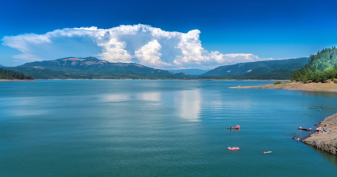 This Little-Known Lake Is Perfect For Easy Swimming, Fishing, Boating, And Bird Watching In Oregon