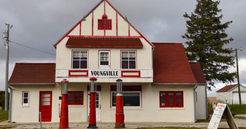 A Little-Known Slice Of Iowa History Can Be Found At This Roadside Cafe