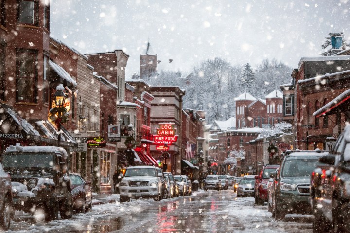 christmas towns in illinois