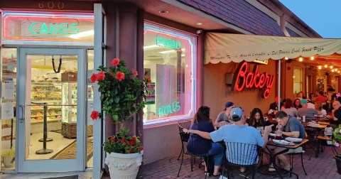 With More Than 40 Incredible Varieties Of Cookies, This Dessert Shop In New Jersey Is Delightfully Delicious