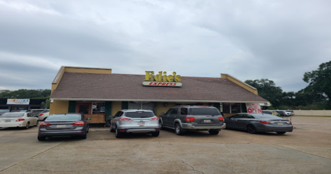 Taste The Best Biscuits And Gravy In Louisiana At This Family-Owned Bakery Cafe