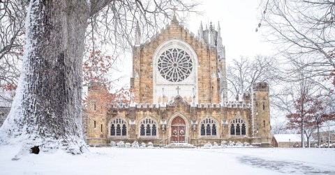 The Cozy Small Town In Tennessee That Comes Alive Under A Blanket Of Snow