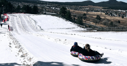 The Cozy Small Town In Arizona That Comes Alive Under A Blanket Of Snow