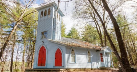 Stay In A Former Church Overlooking Beautiful Nature In New York