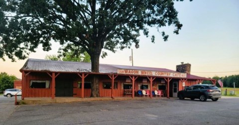 Taste The Best Biscuits And Gravy In Arkansas At This Family-Owned Country Café