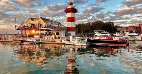 Few People Know The Real Reason Behind The Iconic Design Of The Harbour Town Lighthouse In South Carolina