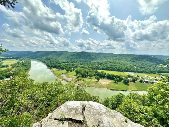 secluded hiking trail in Arkansas