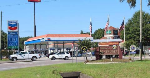 Don't Pass By This Unassuming BBQ Restaurant Housed In An Alabama Gas Station Without Stopping