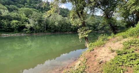 Enjoy A Secluded Stroll On A Little-Known Path Along This Iconic Kentucky River