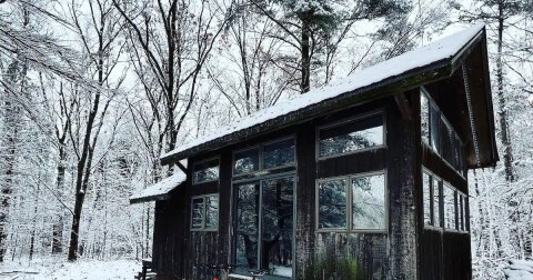 The Cozy Cabin In Wisconsin That's Ideal For Winter Snuggles And Relaxation