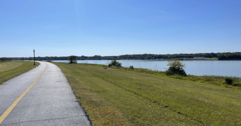 Enjoy A Secluded Stroll On A Little-Known Path Along This Iconic Mississippi Waterway