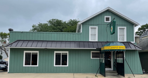 The Largest Tenderloins In Illinois Require Four Buns At Schooner’s Restaurant