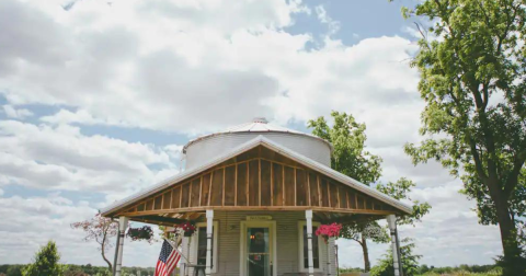 Stay Overnight In An Old Grain Silo Right Here In Illinois At The Has Bin Airbnb