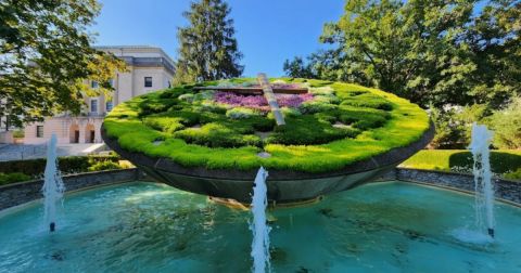 Did You Know Kentucky Is Home To A Gigantic Clock Made Of Flowers With A Political History?