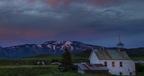 Stay In A Former Schoolhouse Overlooking Mountain Views In Colorado