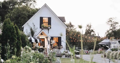 The Perfect Spring Getaway Starts With One Of These 7 Picture-Perfect Airbnbs