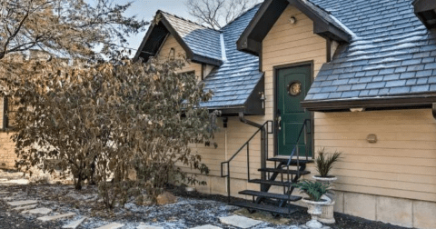 You Can Rent The Guesthouse Of A Castle In Manhattan, Kansas