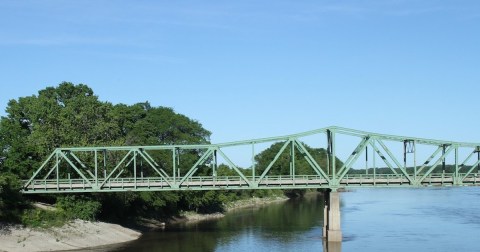 The Breathtaking Scenic Drive Through Iowa That Runs Along The Des Moines River