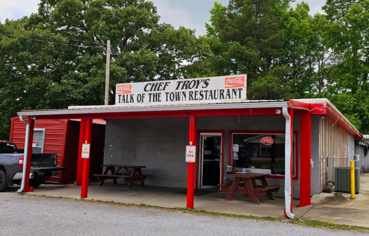 Exterior of Chef Troy's Talk of the Town in Houston, a hidden gem restaurant in rural Alabama.