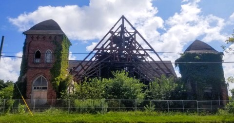 The Incredible Church In Arkansas That Has Been Left In Ruins