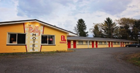 This Mid-Century Modern West Virginia Motel Was Just Dubbed Having The Best Vintage Style