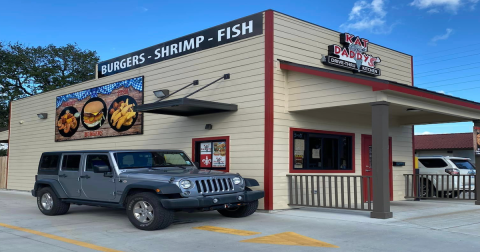 You Can Get A Bag Of Beignet Bites In The Drive-Thru At This Quaint Eatery In Louisiana