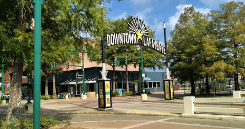 The Outdoor Coffee Shop In Louisiana That Is The Prettiest Place To Enjoy A Warm Afternoon